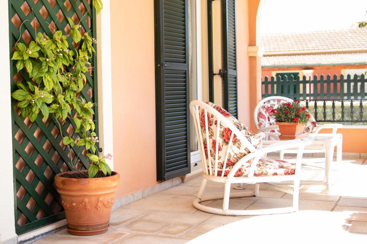 The Red Bougainvillea Apartments Kanálion Exterior foto