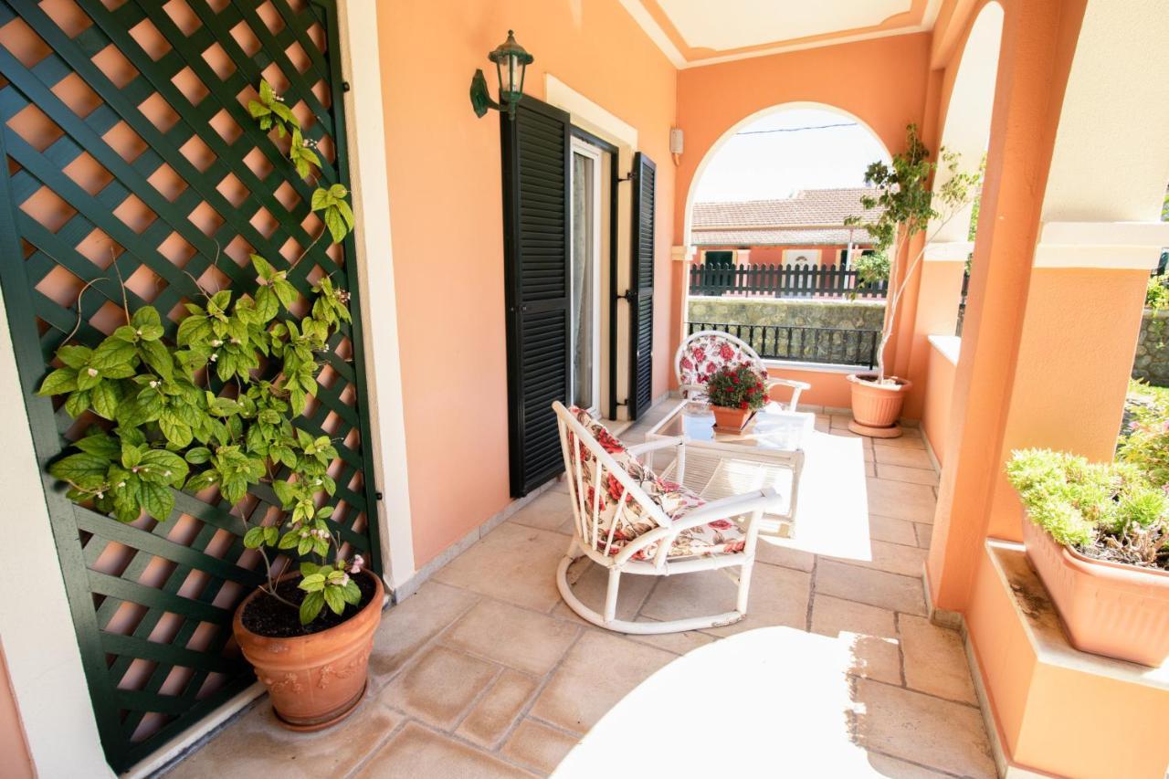 The Red Bougainvillea Apartments Kanálion Exterior foto